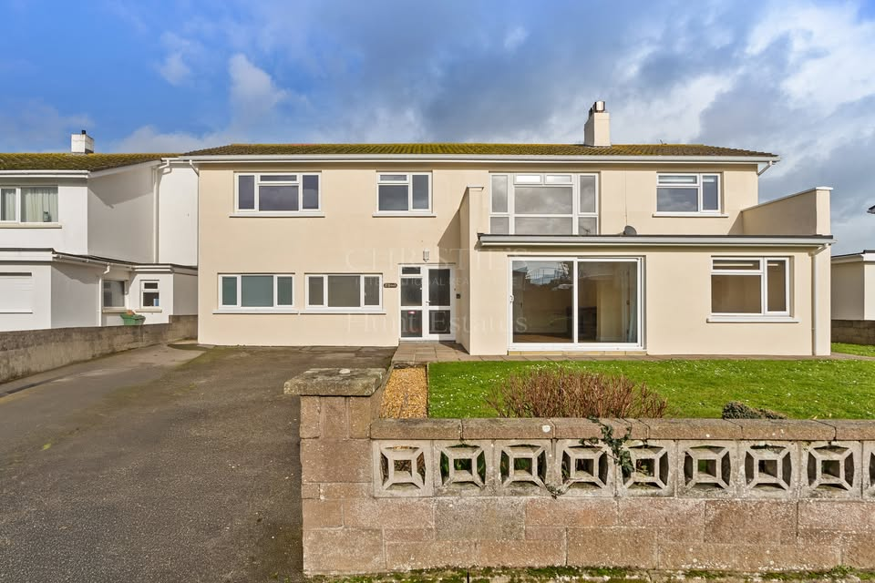 OPEN VIEWING: Saturday 8th March - L'Avenir £1,095,000