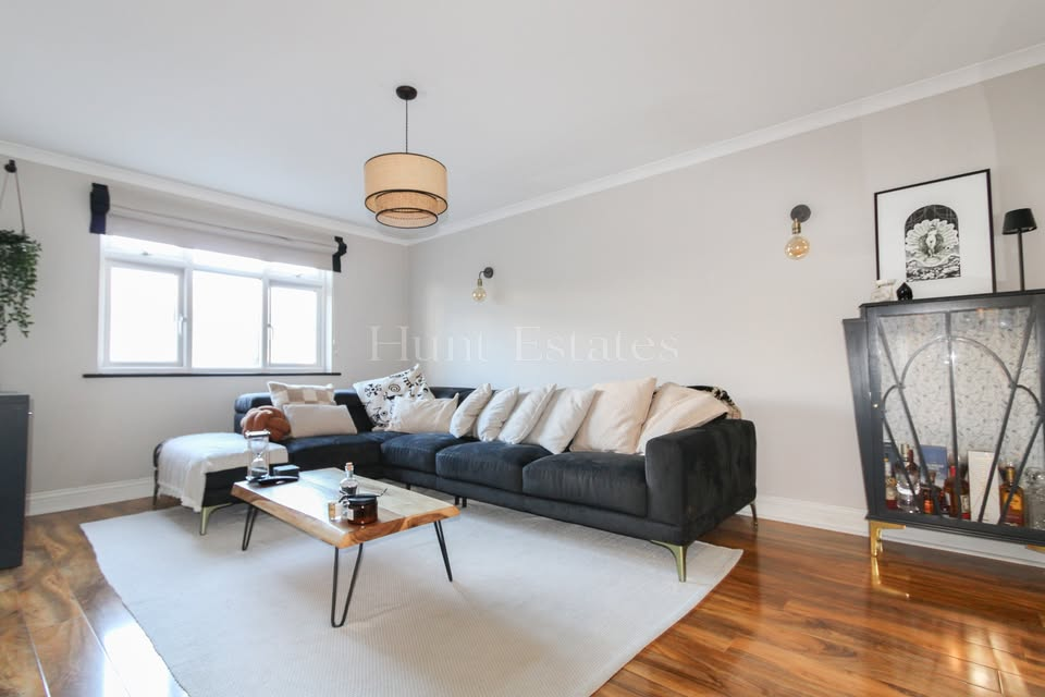 APT OPEN VIEWING: Saturday 8th March - Apt 4 Vienna £450,000