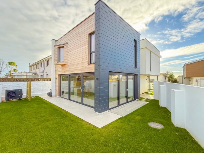 OPEN VIEWING & NEW PRICE | Saturday 17th May | Indigo £1,095,000