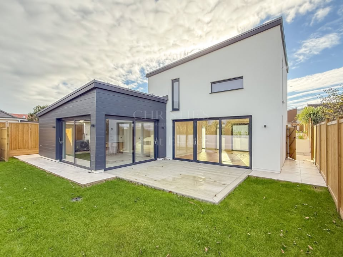 OPEN VIEWING | Saturday 17th May | Amari £1,295,000