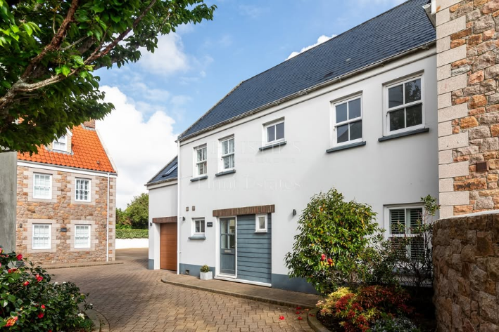 OPEN VIEWING | Saturday 31st May | Notre Maison £1,195,000