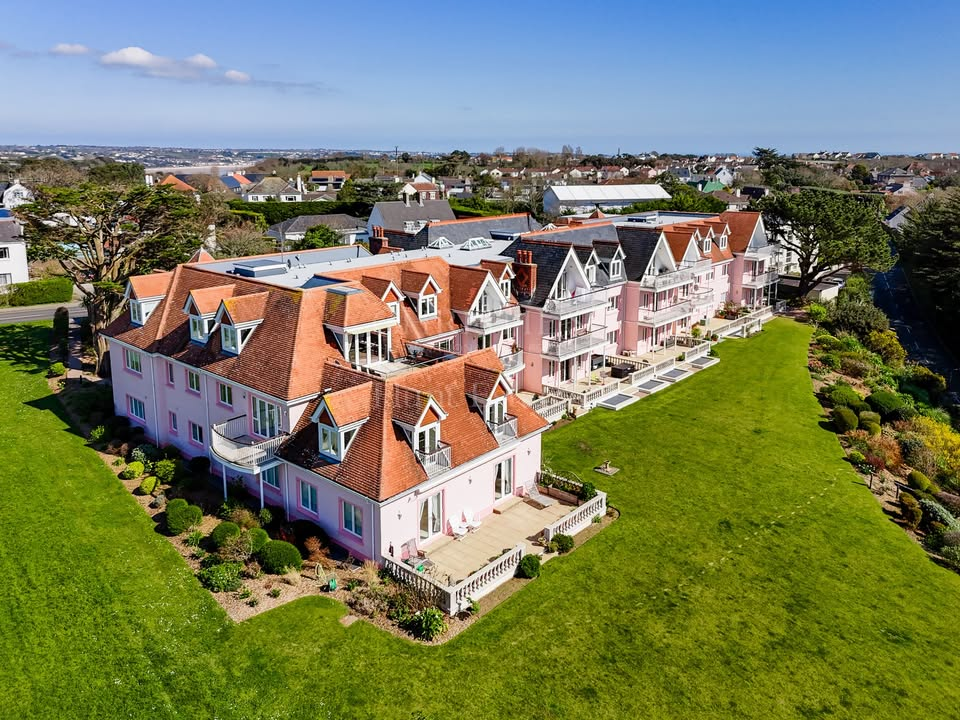 OPEN VIEWING | Saturday 7th June | Apt 18 La Rocquaise £1,295,000